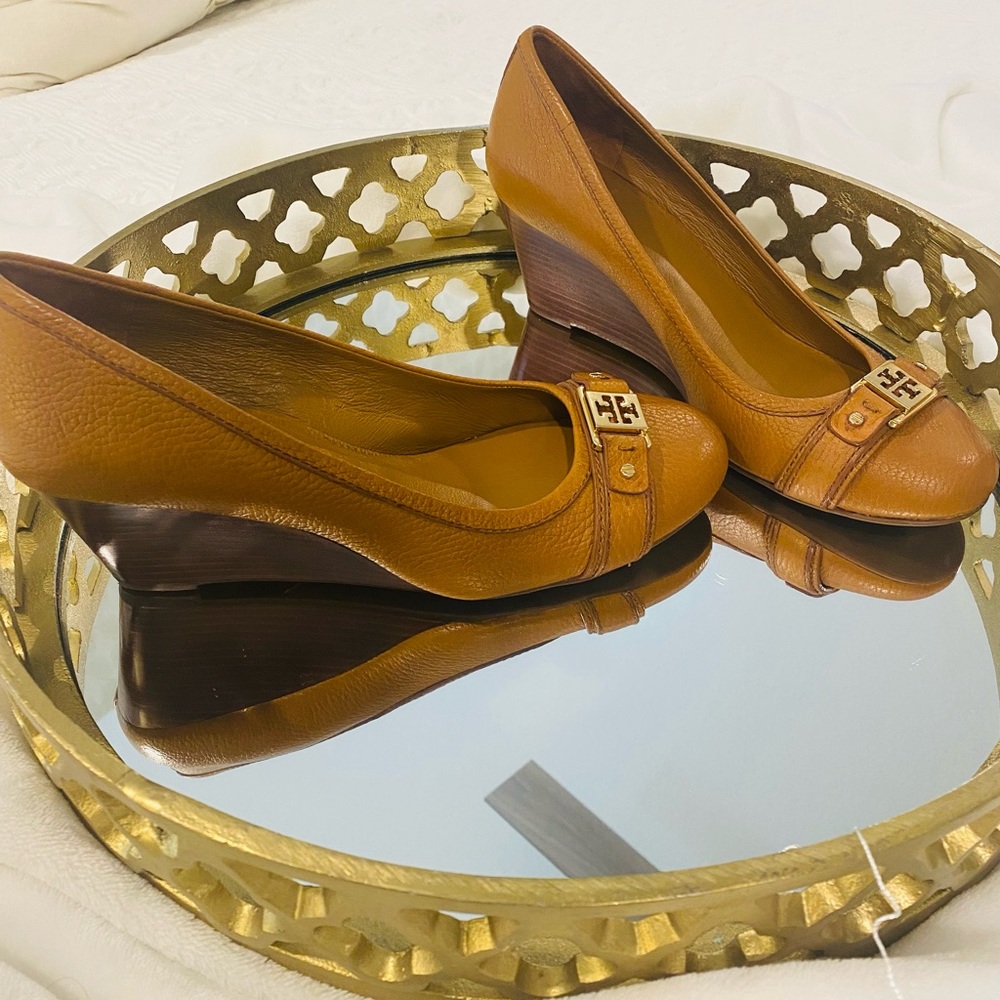 Tory Burch Leather Pumps brown size 10.